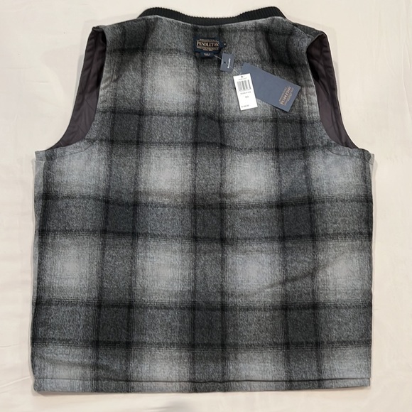 NWT Men’s Pendleton Reversible Vest. Size: Medium - Picture 4 of 5
